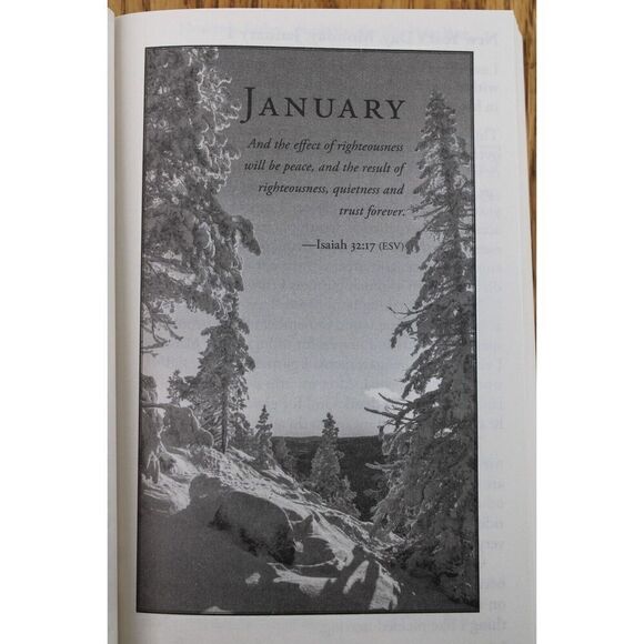 Walking in Grace Large 2024 by Guideposts 2023 Trade Paperback Religious PB - Picture 5 of 6